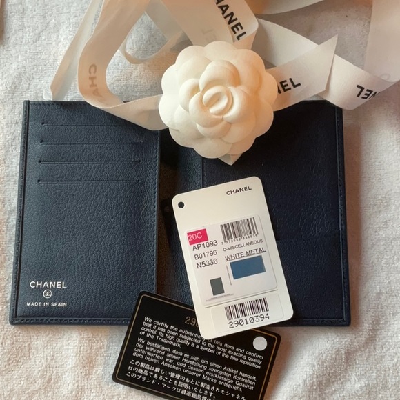 ๐๐น๐ CHANEL PASSPORT COVER ๐๐น๐ NWT ๐๐น๐ - Picture 14 of 16